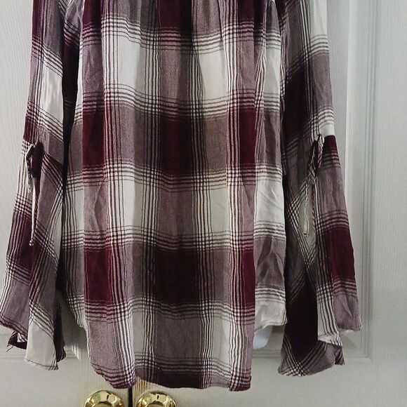 Lane Bryant maroon and white long bell sleeve top blouse Sz 14 EUC - Picture 2 of 8